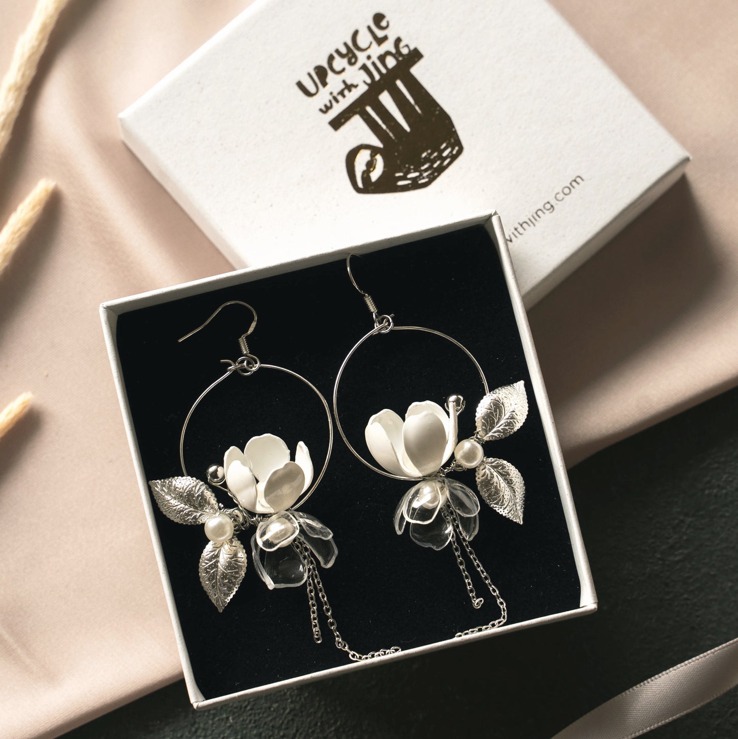 floral-moon-earrings-silver