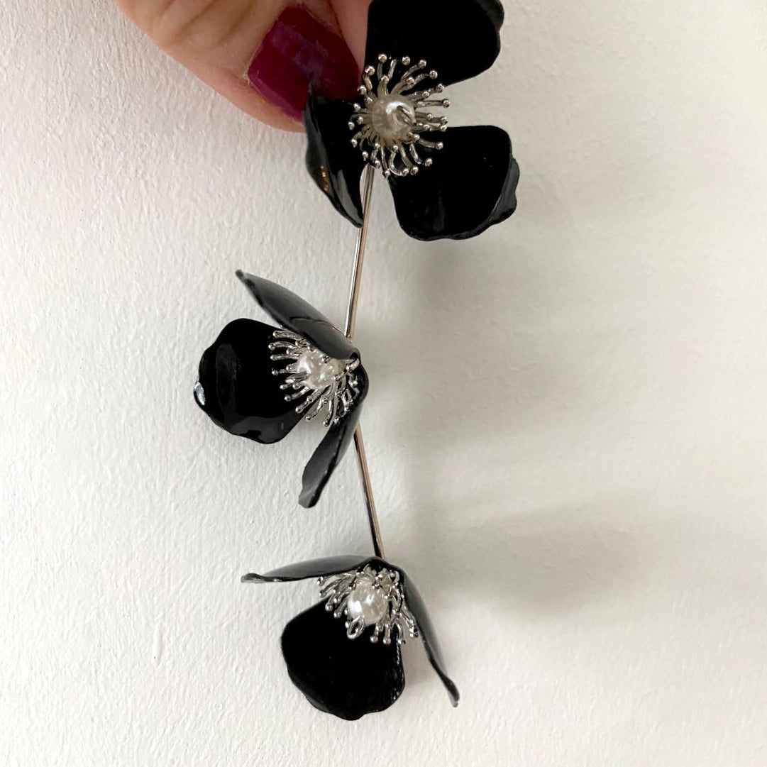 Triple Apple Flower Stud Earrings - Black