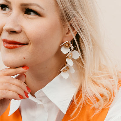 Triple Apple Flower Stud Earrings - Blanc