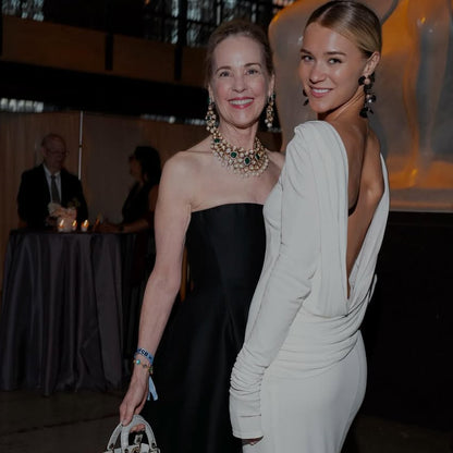 Triple Apple Flower Stud Earrings - Noir