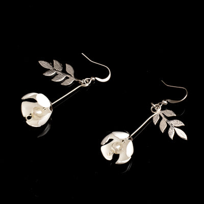 Just a Flower Earrings - White