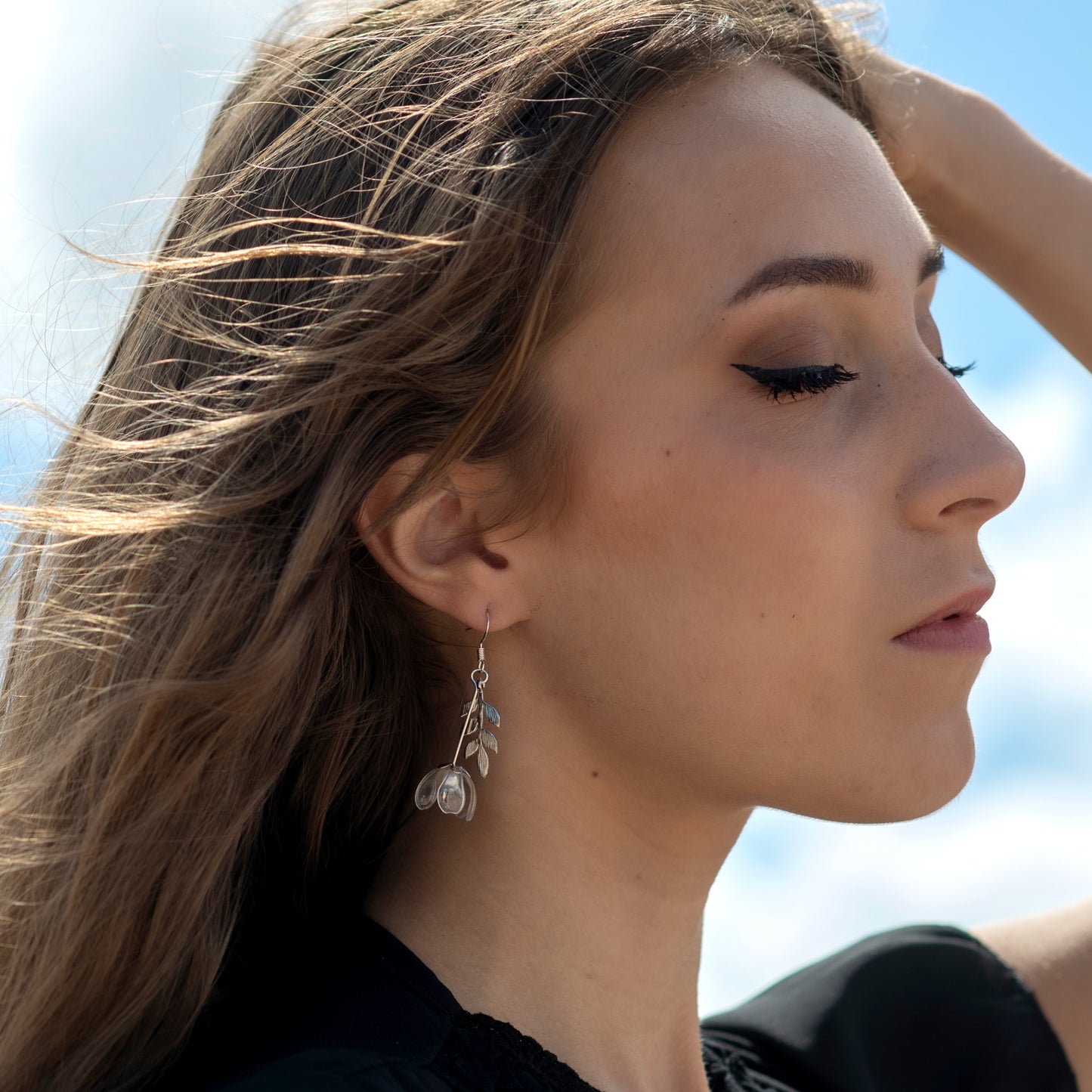 just a flower earrings clear silver annika